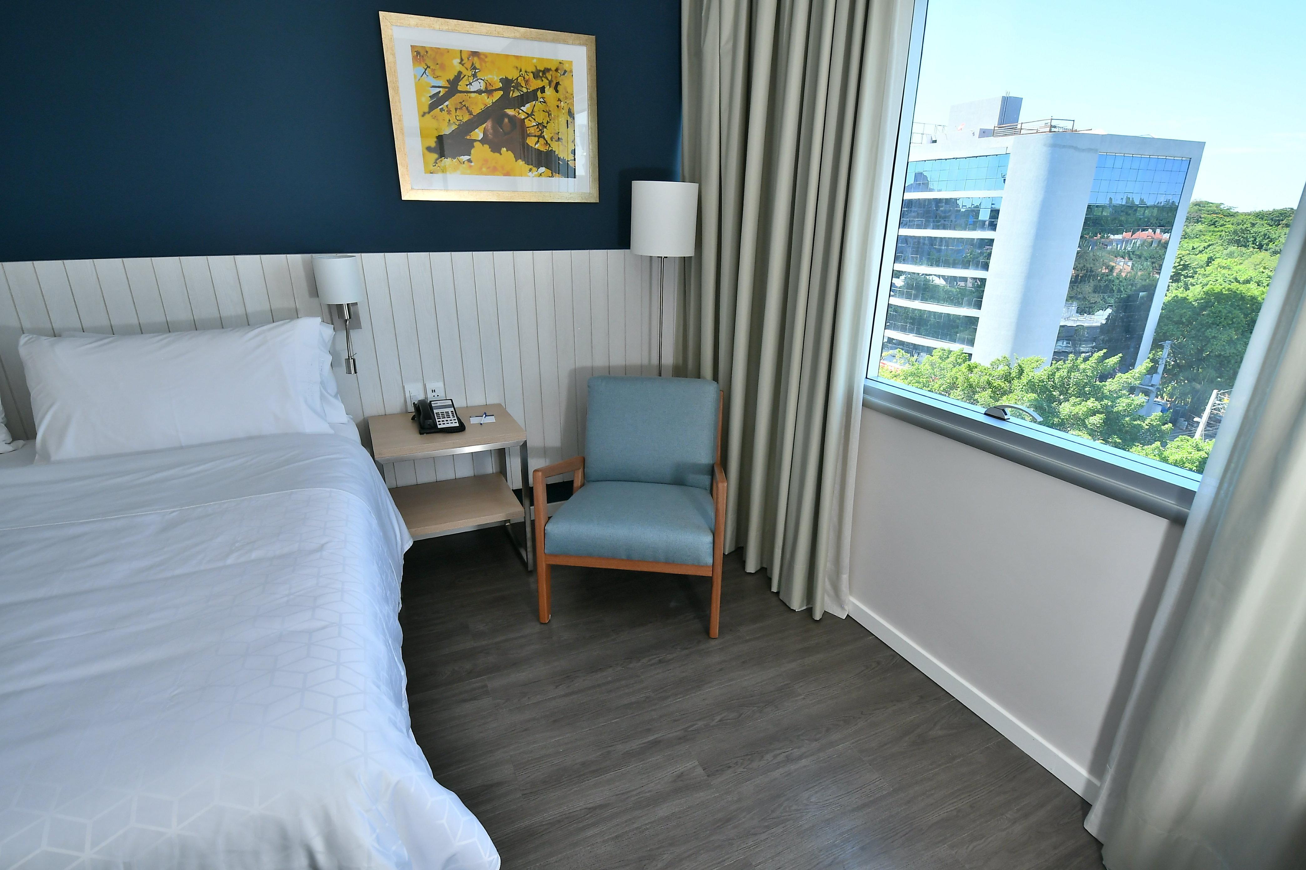 Holiday Inn Express Asuncion Aviadores By Ihg מראה חיצוני תמונה