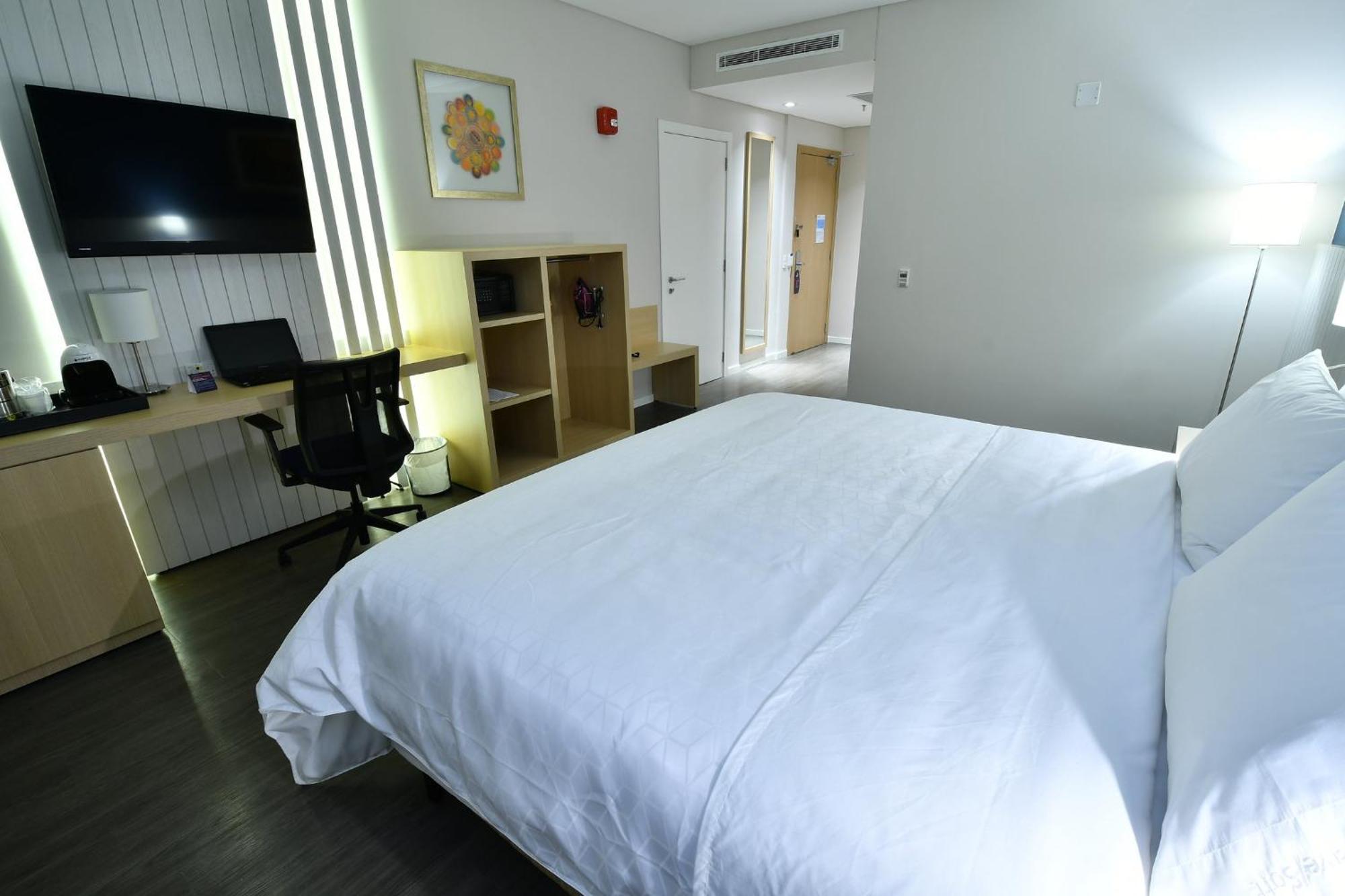 Holiday Inn Express Asuncion Aviadores By Ihg מראה חיצוני תמונה